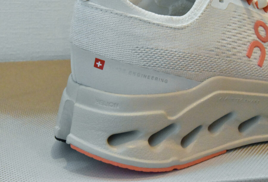 オン_クラウドサーファーマックス_ヒール