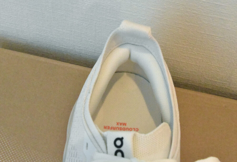 オン_クラウドサーファーマックス_履き口