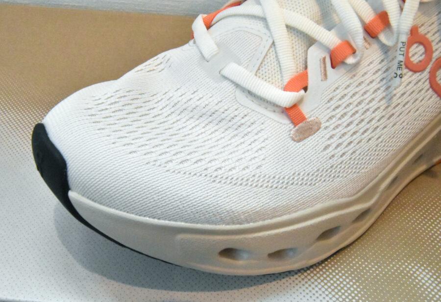 オン_クラウドサーファーマックス_アッパー