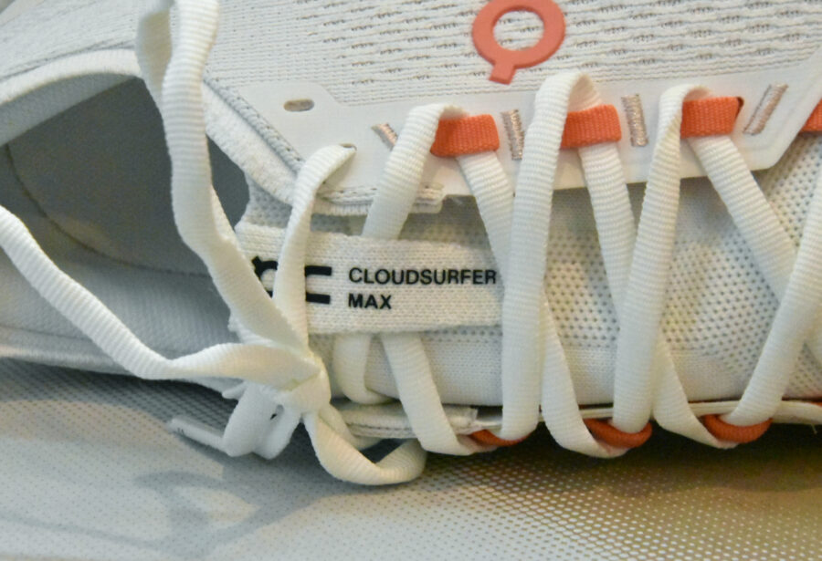 オン_クラウドサーファーマックス_シューレース